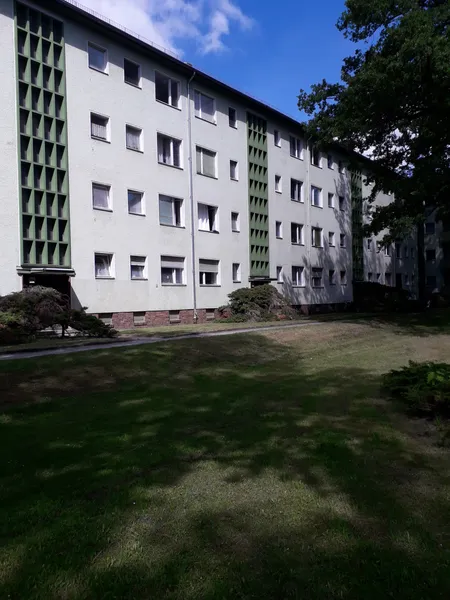 Modernisierte 2,5-Zimmer-Wohnung mit Balkon! — photo 1